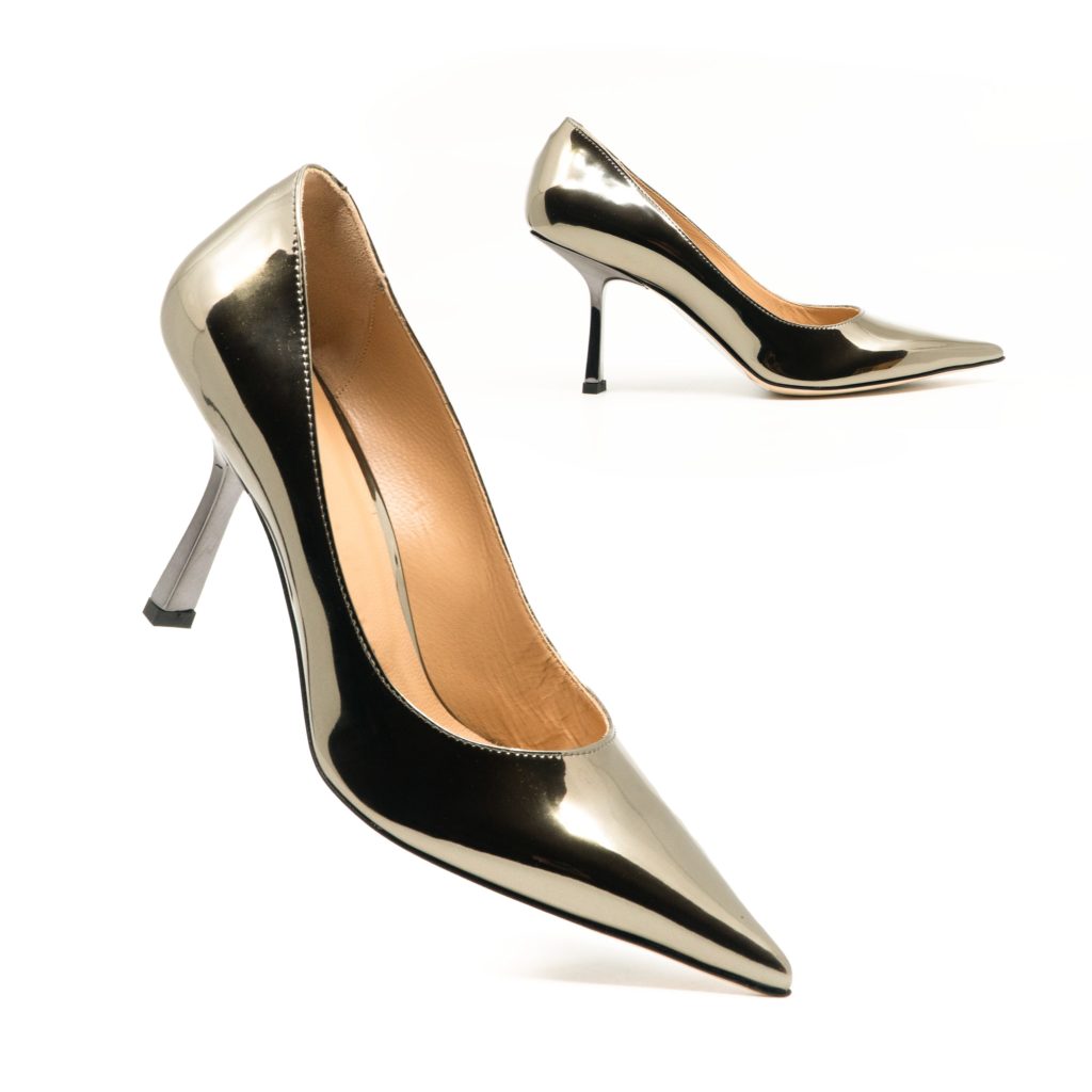 Décolleté a punta in vernice effetto specchio, tacco grosso - Main Image